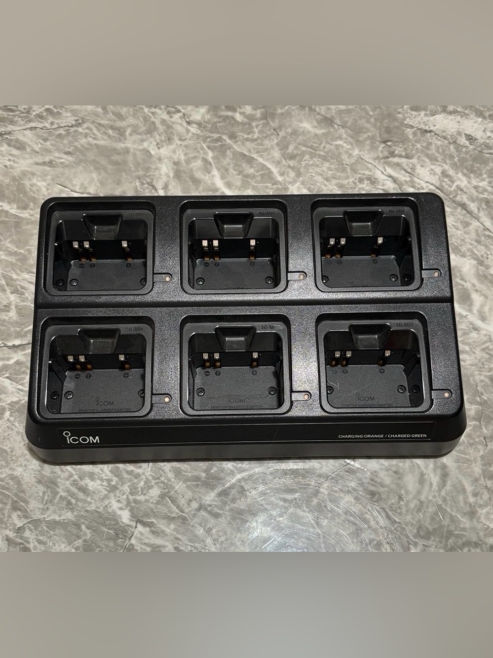 ICOM BC-197 Multi-Charger Base 6 Unit